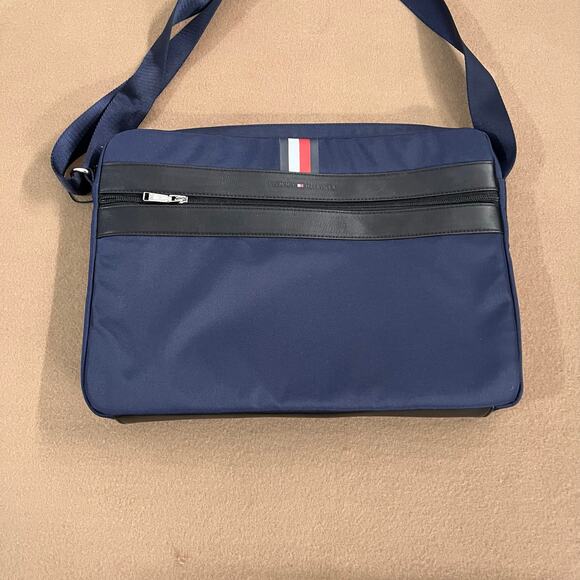 Tommy Hilfiger Smart Nylon Navy Blue Messenger Laptop Crossbody Bag Unisex - Picture 2 of 9